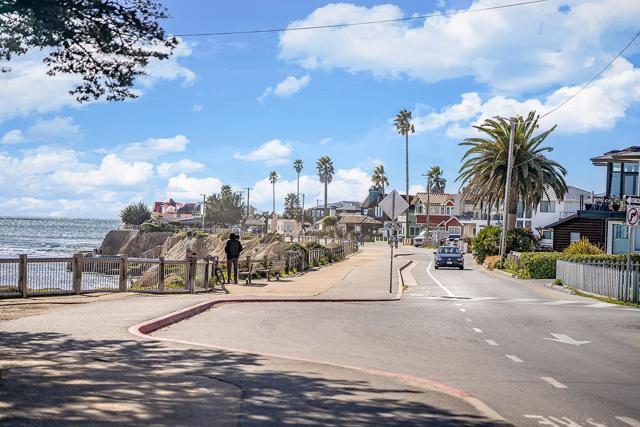 509 36th Avenue, Santa Cruz CA: https://media.crmls.org/mediaz/935744e2-2fd1-4d4c-af49-98a1f271fee2.jpg