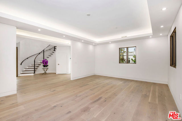245 S La Peer Drive, Beverly Hills CA: https://media.crmls.org/mediaz/9357d3d6-589b-4564-8759-12d236b393d5.jpg