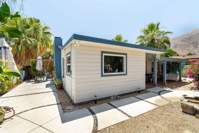 689 E Camino Parocela, Palm Springs CA: https://media.crmls.org/mediaz/9357e5cd-065d-4d6e-918d-336c313a7c93.jpg