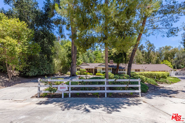 5854 Round Meadow Road, Hidden Hills CA: https://media.crmls.org/mediaz/93584f17-6781-48a5-a1ac-f1c90bbf3919.jpg