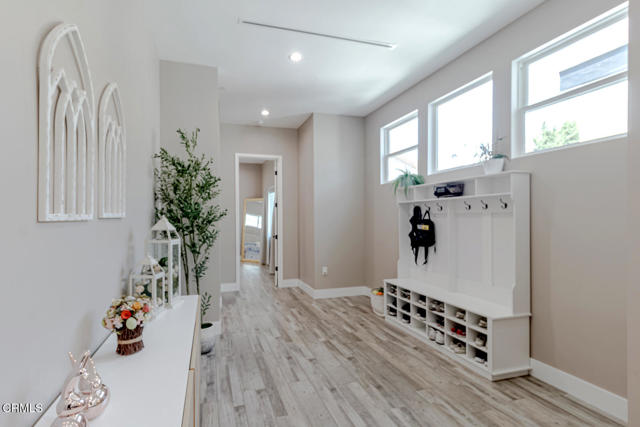 Detail Gallery Image 21 of 29 For 2920 Fairmount Ave, La Crescenta,  CA 91214 - 6 Beds | 4/1 Baths