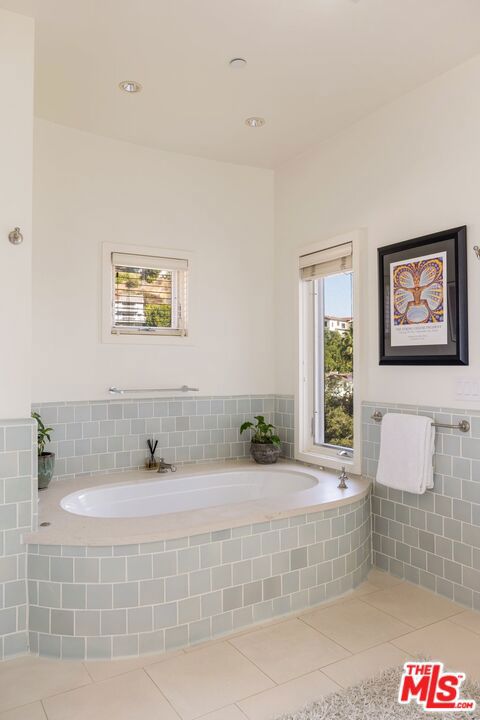 1573 Sunset Plaza Drive, Los Angeles CA: https://media.crmls.org/mediaz/93586898-a6c4-4039-bf56-74d79432fa91.jpg