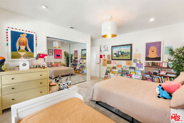 2316 Laurelmont Place, Los Angeles CA: https://media.crmls.org/mediaz/935912c3-bc2f-4ea4-b581-6a26e85efa2d.jpg