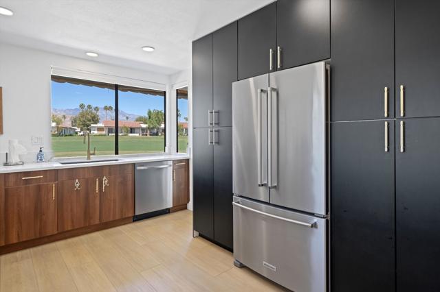 25 Juan Carlos Drive, Rancho Mirage CA: https://media.crmls.org/mediaz/93596b89-4904-47af-9247-180e6011214a.jpg