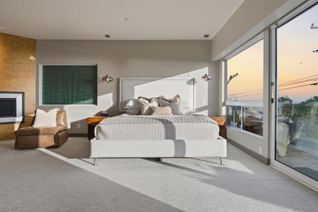 Image 22 of 60 For 2372 Oxford Ave