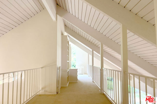 2325 Banyan Drive, Los Angeles CA: https://media.crmls.org/mediaz/935a49c1-87dc-43e0-a02e-5b59fe611139.jpg