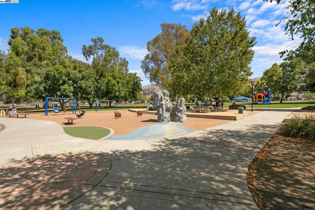 114 Hackamore Ln, Fremont CA: https://media.crmls.org/mediaz/935a9d4b-efc1-4b10-8bda-e912542f017f.jpg