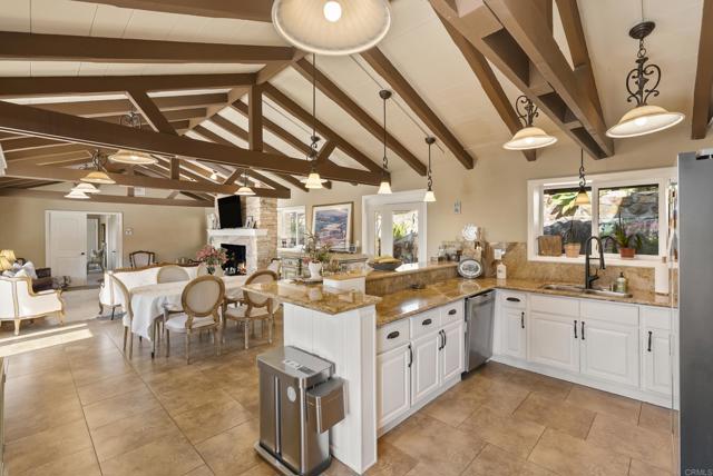 10013 Pandora Drive, La Mesa CA: https://media.crmls.org/mediaz/935af7d3-0299-4354-aa1a-319c6557dbaf.jpg