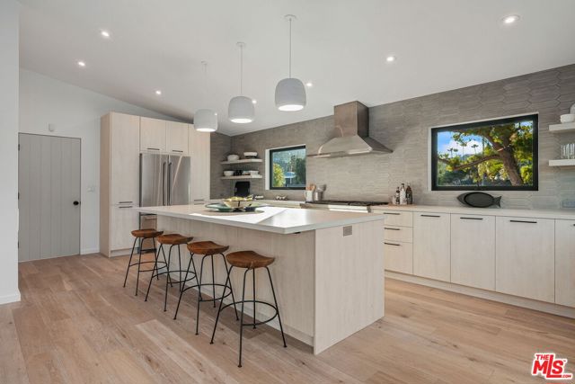 8400 Edwin Drive, Los Angeles CA: https://media.crmls.org/mediaz/935ba3d4-6a92-4ed6-ae7f-4278d7bd2fce.jpg