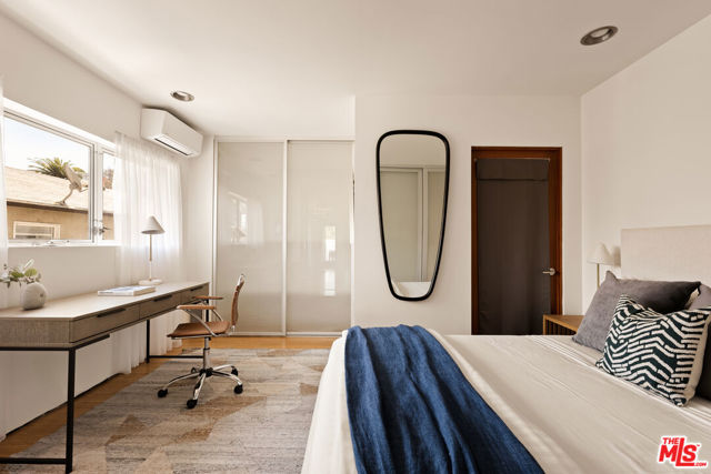 619 San Juan Avenue, Venice CA: https://media.crmls.org/mediaz/935bdd45-13db-4754-80ff-45a66d542c7a.jpg