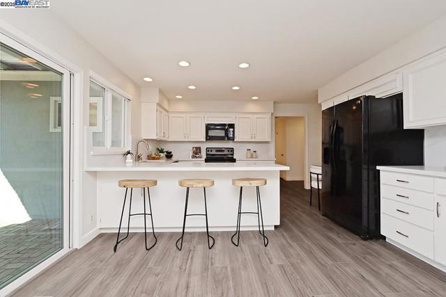 573 Junipero St, Pleasanton CA: https://media.crmls.org/mediaz/935cd647-d741-4336-87fd-53fef7d7952f.jpg