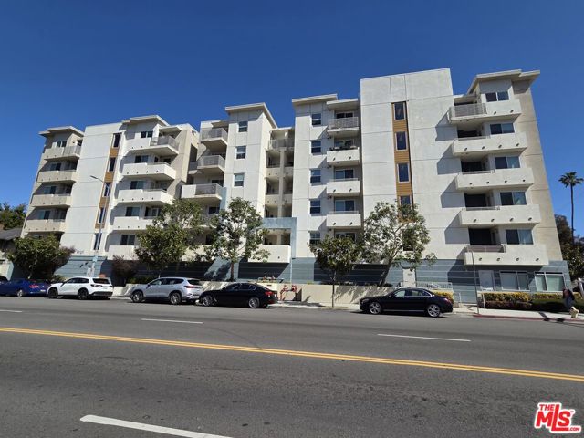 436 S Virgil Avenue, Los Angeles CA: https://media.crmls.org/mediaz/935d320d-335a-471c-b65c-99c6e7ccf3f6.jpg