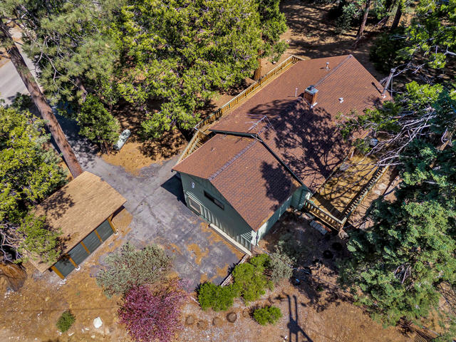 52551 Pine Ridge Road, Idyllwild CA: https://media.crmls.org/mediaz/935d7da1-99f6-476d-bf4d-da9b816c7c14.jpg
