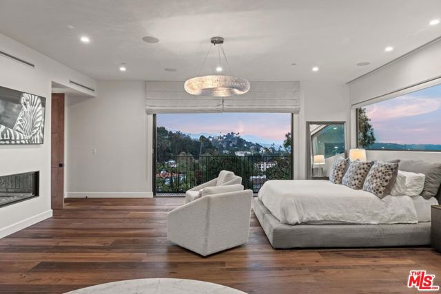 4733 Bonvue Avenue, Los Angeles CA: https://media.crmls.org/mediaz/935d855c-4ef4-4615-8e6c-2dcda835a9fe.jpg