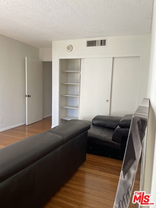 600 W 9th Street, Los Angeles CA: https://media.crmls.org/mediaz/935dd235-79b5-4a74-9f14-59b57c791d36.jpg