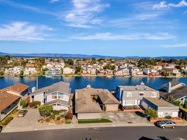 167 Shooting Star, Foster City CA: https://media.crmls.org/mediaz/935e17ae-93f4-4634-8a27-1bcf812e690e.jpg