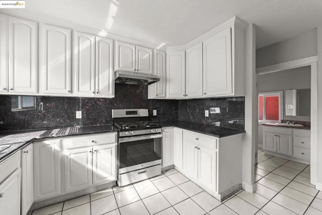 1311 87Th Ave, Oakland CA: https://media.crmls.org/mediaz/935e4e48-7f48-43cf-bba6-e1aa72423aa8.jpg