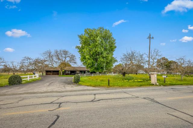 13755 Columbet Avenue, San Martin CA: https://media.crmls.org/mediaz/935e8df4-7060-447e-a2b1-d1a49301ae3e.jpg