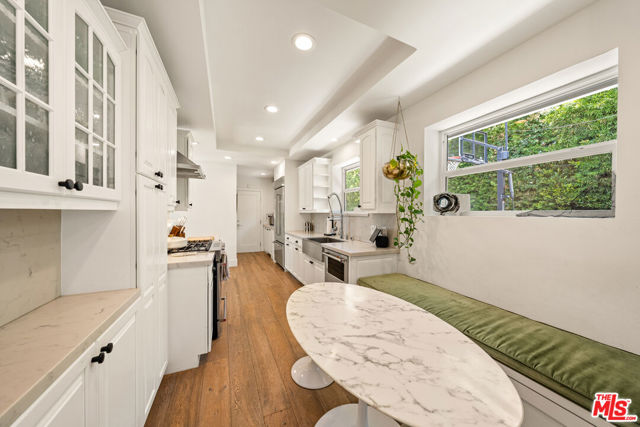 13513 Cheltenham Drive, Sherman Oaks CA: https://media.crmls.org/mediaz/935f3d45-eb36-44b5-a889-02fdab6c3e79.jpg