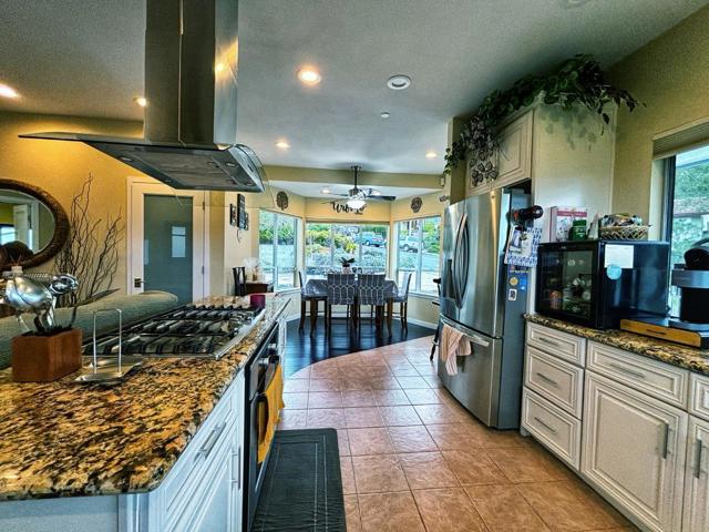 2612 Hallmark Drive, Belmont CA: https://media.crmls.org/mediaz/935f4ff3-05c5-405d-9358-ba7e4eff5562.jpg