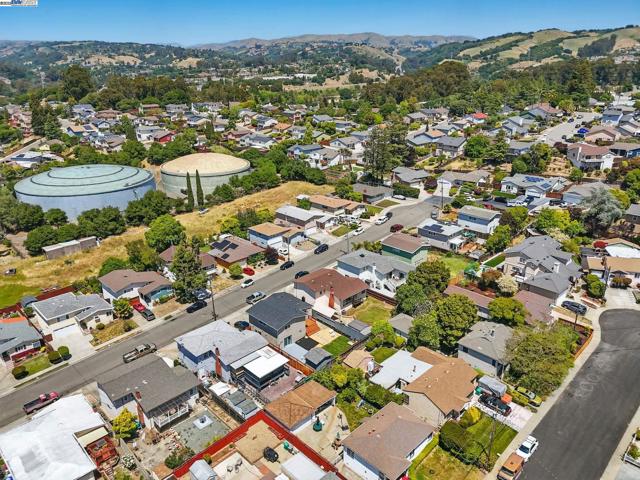 2579 Jacobs St, Hayward CA: https://media.crmls.org/mediaz/935f8720-7a46-4fd0-8438-b086fadf436f.jpg