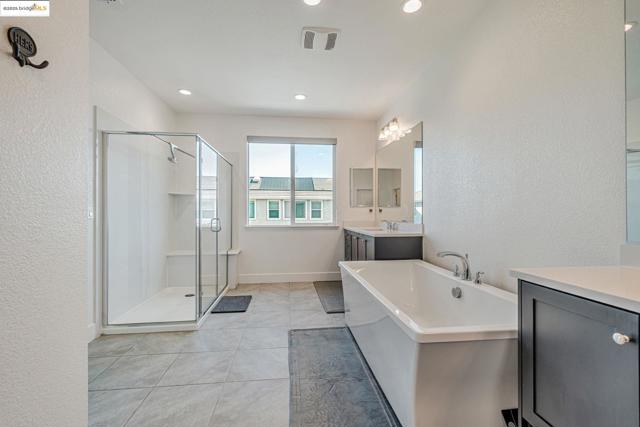 2281 Garden Farms Ave, Lathrop CA: https://media.crmls.org/mediaz/935f8e20-5a07-436f-a89d-4eab23b1e1c5.jpg