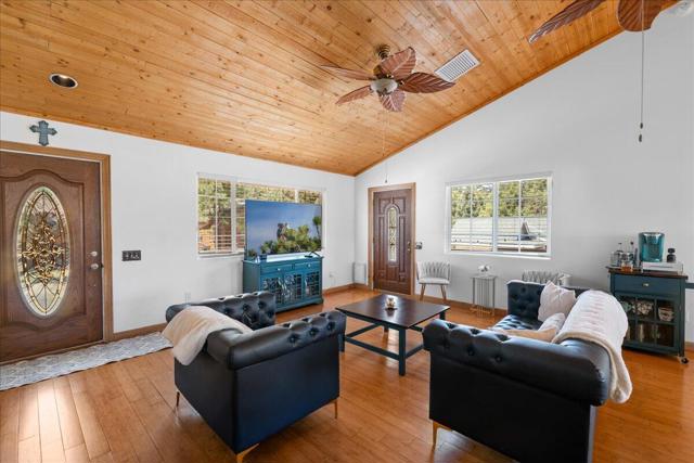 2737 Cedar Lane, Big Bear CA: https://media.crmls.org/mediaz/93604547-5d4b-4acd-b435-bc625b39f20a.jpg