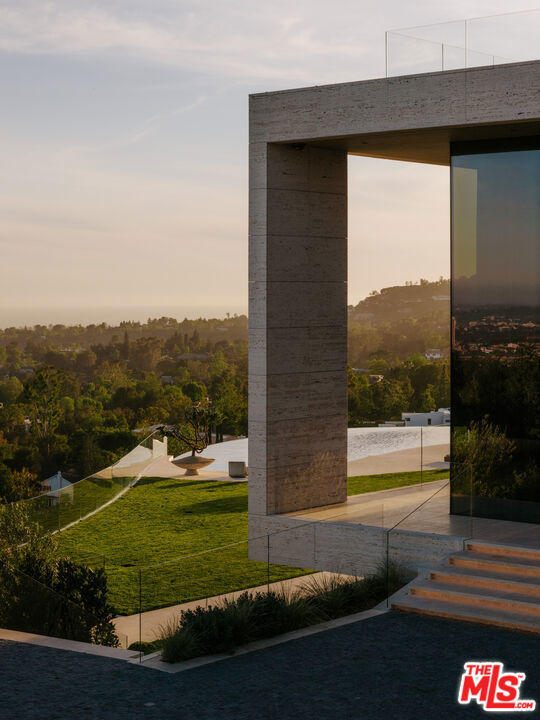 Drew Fenton | 684 Firth Avenue Los Angeles CA | MLS: 7726795