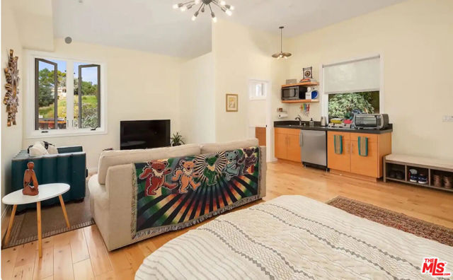2373 Tuna Canyon Road, Topanga CA: https://media.crmls.org/mediaz/9361c467-fc17-4bb3-b0b1-4dbeb2ba77ae.jpg