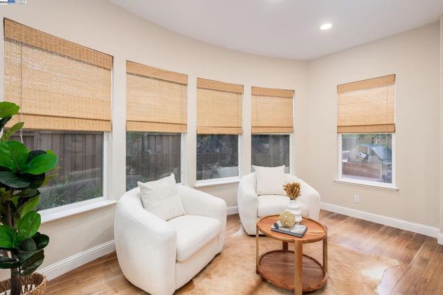 10828 Inspiration Cir, Dublin CA: https://media.crmls.org/mediaz/9361d8c7-3c3a-42c5-8fab-5dd9654d011f.jpg