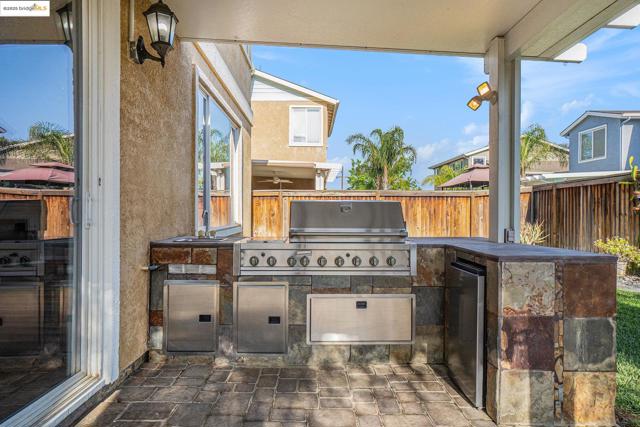 1008 Finn Way, Brentwood CA: https://media.crmls.org/mediaz/936238e2-3f44-4221-ab22-d698eab8fc0e.jpg