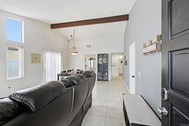 270 Chestnut Way, Oceanside CA: https://media.crmls.org/mediaz/93625e07-af8b-4d71-980f-098ce50e0a7c.jpg