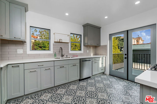 1530 S Ogden Drive, Los Angeles CA: https://media.crmls.org/mediaz/9362b81b-2bbd-47fb-a6a1-742ce11a16ab.jpg