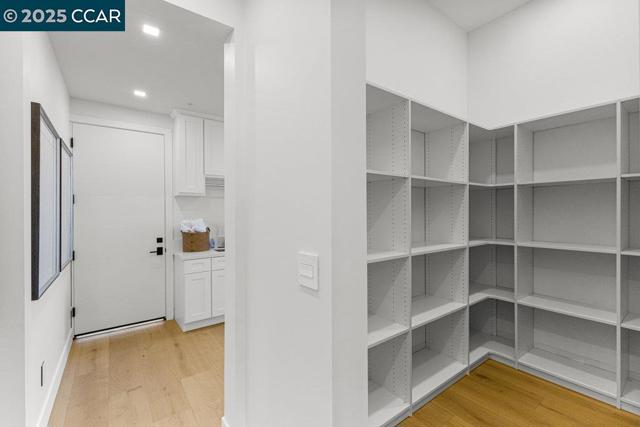 720 Laurel Dr, Walnut Creek CA: https://media.crmls.org/mediaz/9362be4c-b4f6-4c76-aa6b-3b11acc1fa29.jpg