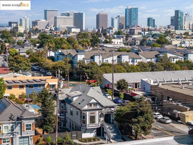 2602 Adeline St, Oakland CA: https://media.crmls.org/mediaz/9362c50b-0659-469f-bab5-e3e1283b5dab.jpg