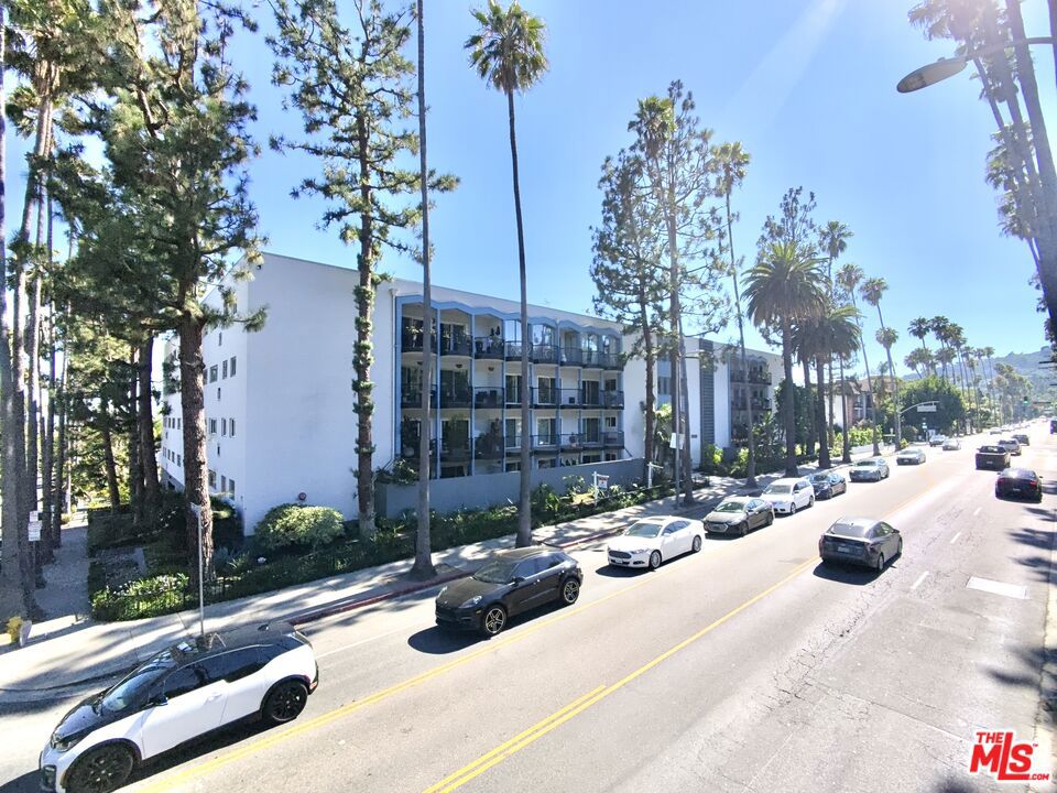 7560 Hollywood Boulevard #204