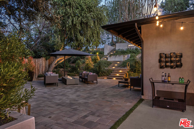 4430 Natoma Avenue, Woodland Hills CA: https://media.crmls.org/mediaz/936318a6-d873-4ec9-a470-4a045190b529.jpg