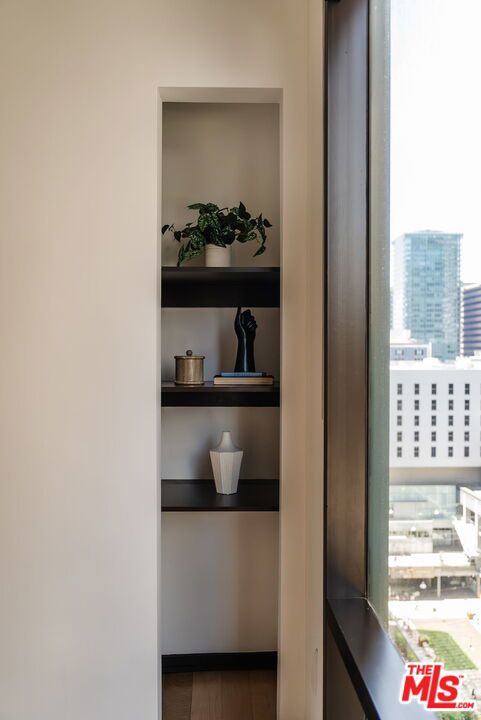 655 S Hope Street, Los Angeles CA: https://media.crmls.org/mediaz/936330aa-799d-4b91-9f91-26d4ce7e84e3.jpg