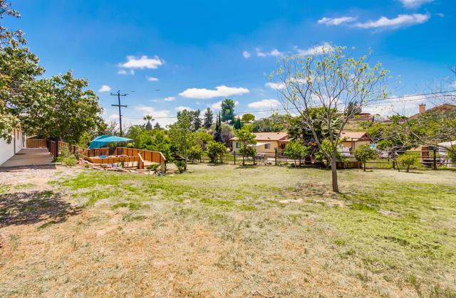 2167 Reineman Road, Fallbrook CA: https://media.crmls.org/mediaz/9363a206-d51b-4ac0-bb98-348f2eba66bb.jpg