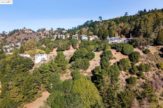 0 Tunnel Rd, Oakland CA: https://media.crmls.org/mediaz/9363a3e1-9ad6-4b39-986f-5611a84cf0ad.jpg