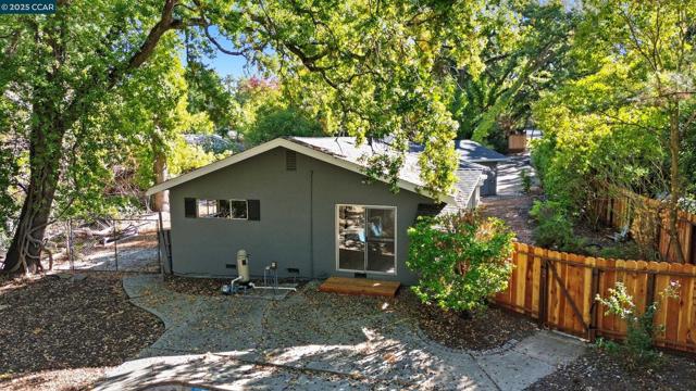 1016 Stone Valley Rd, Alamo CA: https://media.crmls.org/mediaz/9363a538-1a48-4467-9727-6c3ef2a4dc4b.jpg