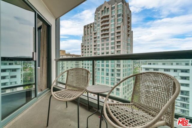 10724 Wilshire Boulevard, Los Angeles CA: https://media.crmls.org/mediaz/9363f354-1423-4920-b8d1-22b17aa62ce7.jpg