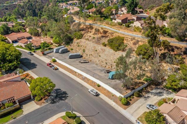 2092 Golden Circle Dr, Escondido CA: https://media.crmls.org/mediaz/93641215-0379-4e8c-a268-2cfa6f529ee4.jpg