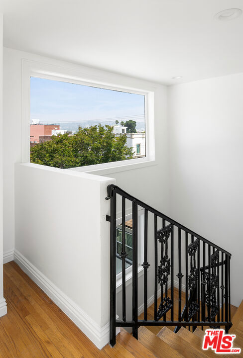 502 Smithwood Drive, Beverly Hills CA: https://media.crmls.org/mediaz/936416d0-5ef4-4208-97d4-4c37b8a12a22.jpg