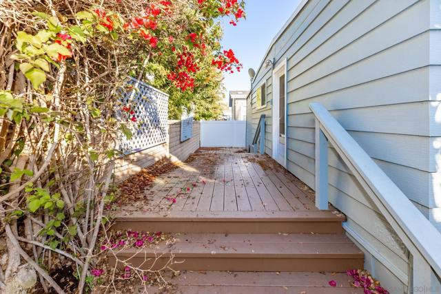 7004 San Bartolo, Carlsbad CA: https://media.crmls.org/mediaz/93644e0c-31ad-4b1b-be44-d233c4e10ab5.jpg