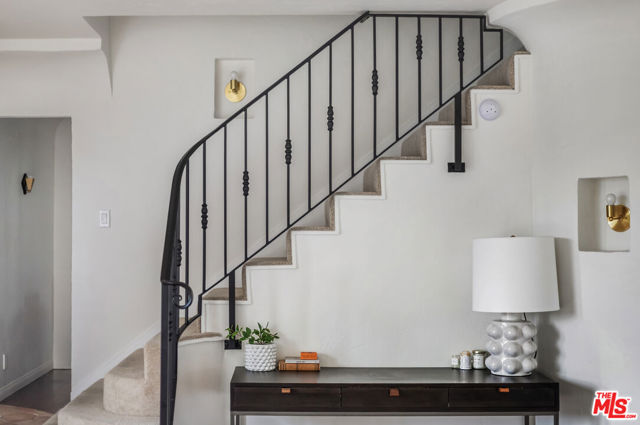 13324 Valley Vista Boulevard, Sherman Oaks CA: https://media.crmls.org/mediaz/93649d42-da1b-42b4-8cd4-f1c6f26dee20.jpg