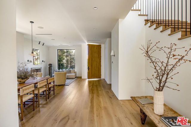 4209 Vantage Avenue, Studio City CA: https://media.crmls.org/mediaz/9364acc2-f0b4-468a-9074-e08716fb2062.jpg