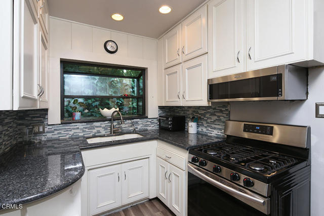 Detail Gallery Image 10 of 36 For 3015 Henrietta Ave, La Crescenta,  CA 91214 - 3 Beds | 2 Baths