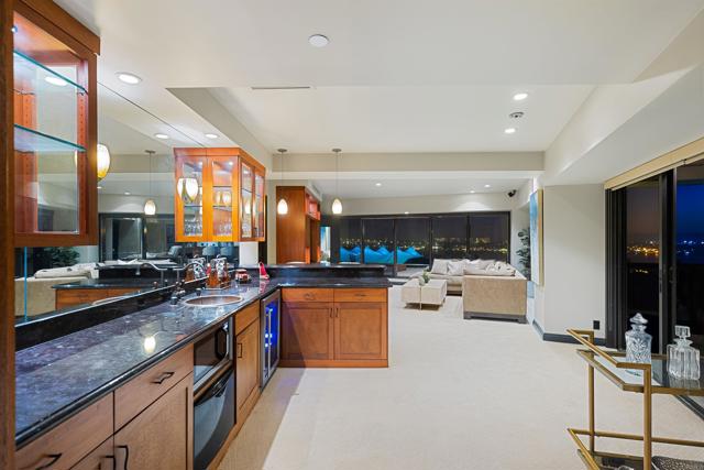 200 Harbor Dr, San Diego CA: https://media.crmls.org/mediaz/9366b571-8702-49e5-acca-8bee2c2e9fda.jpg
