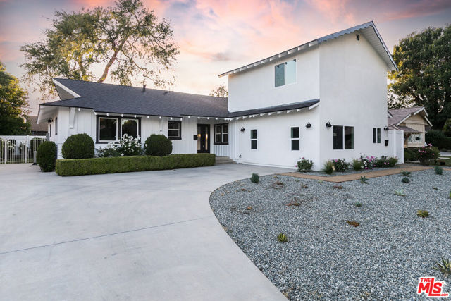 8335 GLADBECK Avenue, Northridge CA: https://media.crmls.org/mediaz/9366d48d-d256-4806-866d-61b86a63801e.jpg